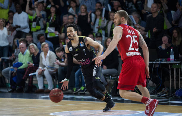 的对抗中 的对抗中