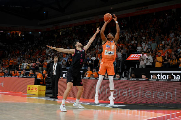 三分线外找 三分线外找